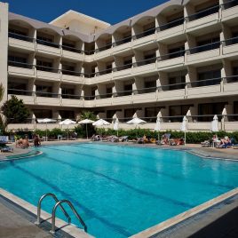 Lomeniz Hotel